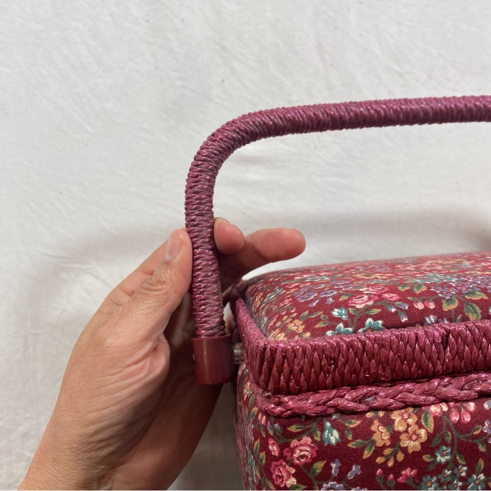 Vintage Sewing Box With Lid Upholstered Padded Floral With Handle Compartments - Picture 7 of 13